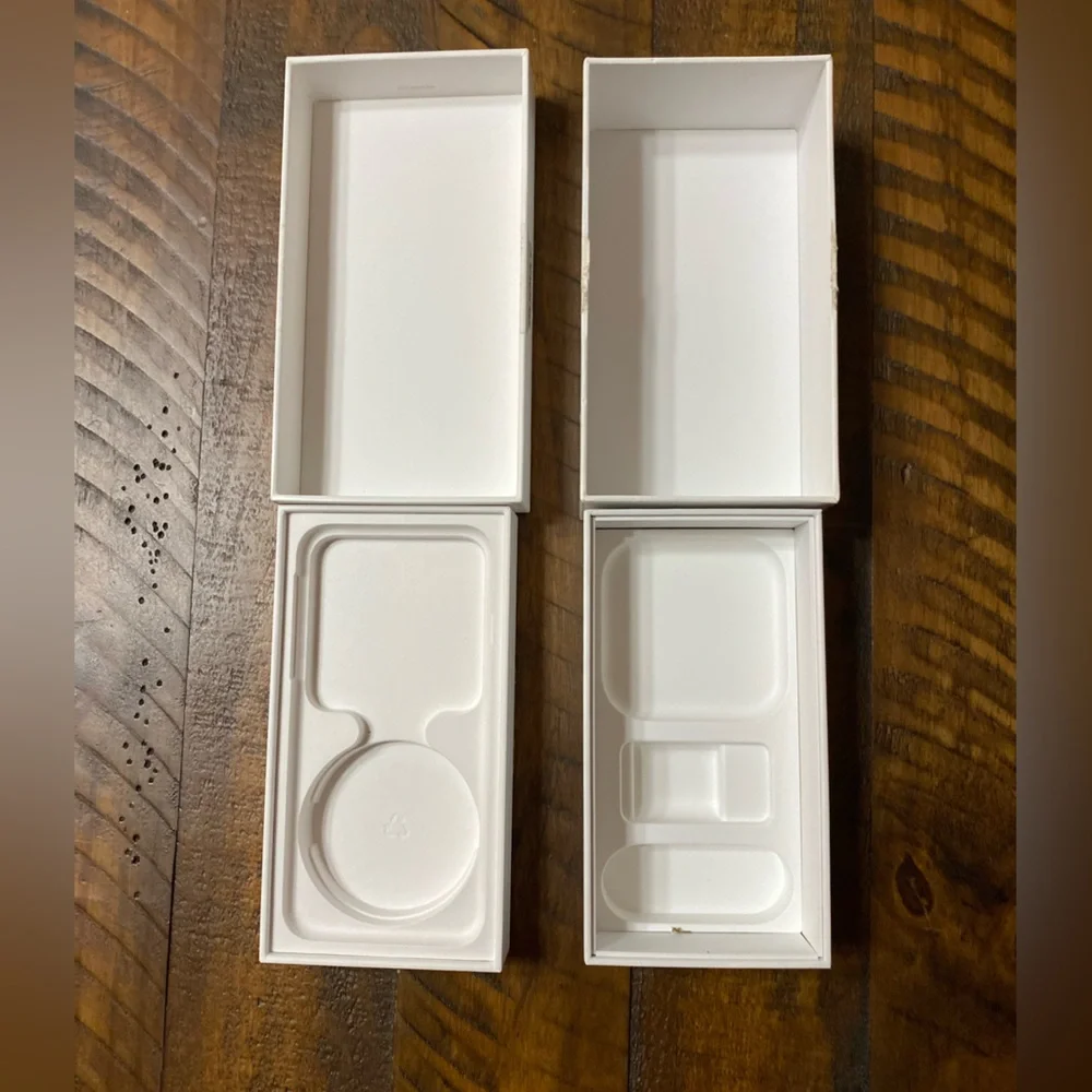 Apple iPhone SE & Apple iPhone SE Empty Boxes Only
